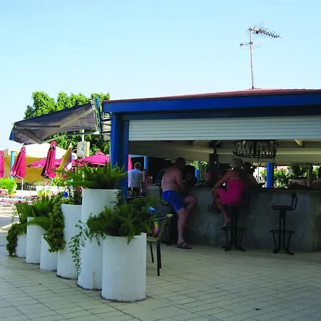 Crown Elamaris Aparthotel