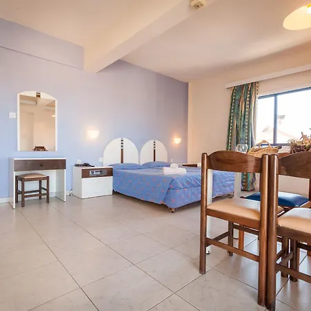 Crown Elamaris Aparthotel 3*