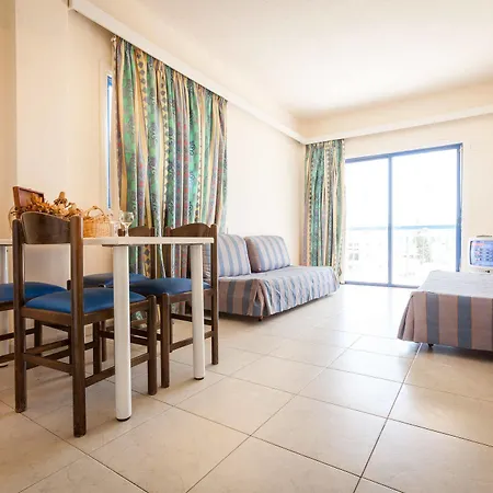 Crown Elamaris 3*