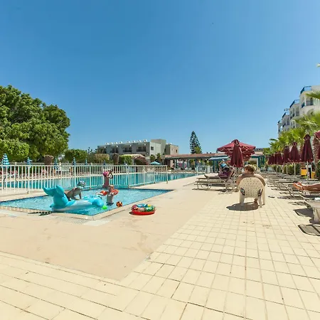 Crown Elamaris Aparthotel Protaras