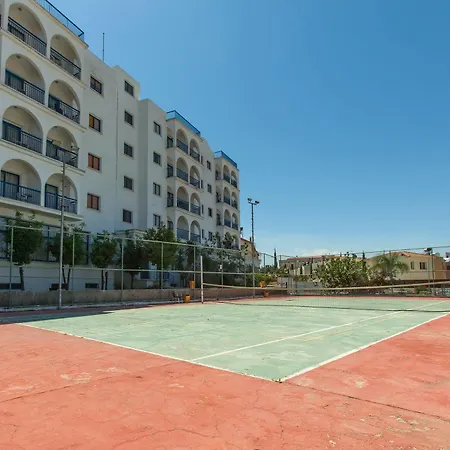 Crown Elamaris Aparthotel Protaras