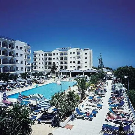 Crown Elamaris Apartahotel